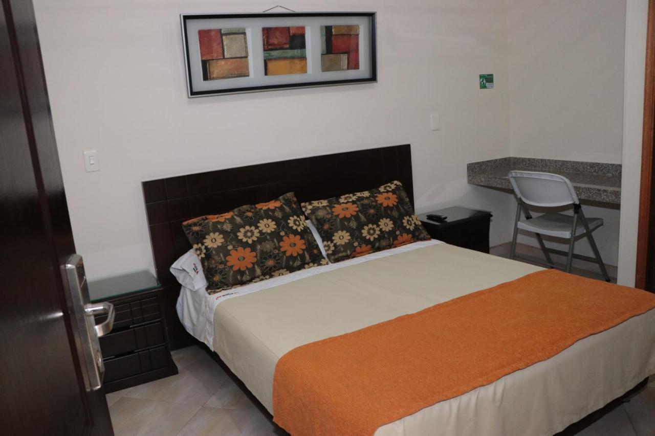 Hoteles Bogota Inn El Lago Country Zona Rosa Exterior photo
